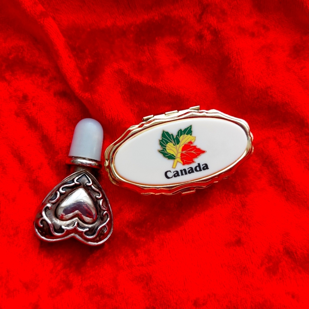 Vintage Pills Box Canada , Box travel, stopper (lid) for the liquid bottle 1960s